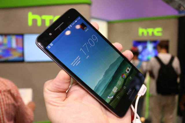 Mở hộp và đánh giá nhanh điện thoại HTC Desire 728G Dual Sim - Di Động Thông Minh