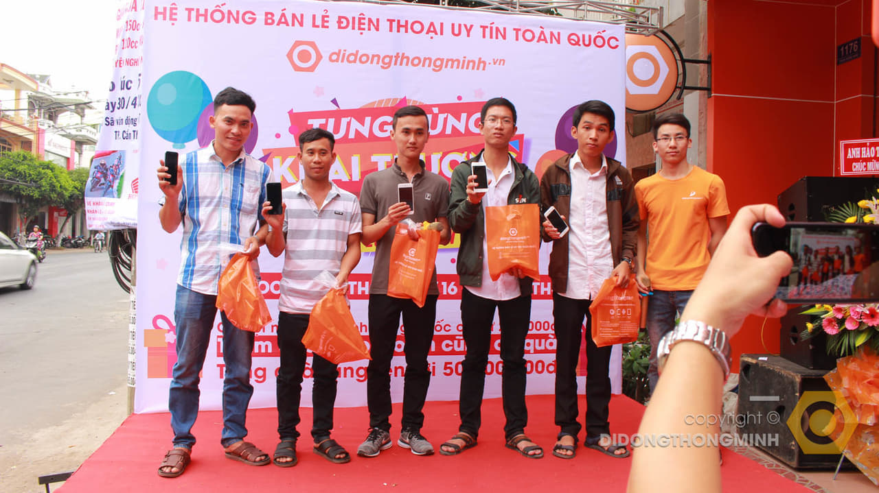 Rực rỡ hình ảnh khai trương Showroom 16 tại 1176 Trần Hưng Đạo, tp Long Xuyên, An Giang - Di Động Thông Minh