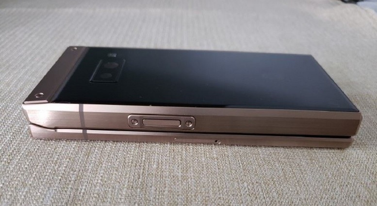 Chiếc nắp gập là bài test cho việc bỏ jack tai nghe trên Samsung S10?