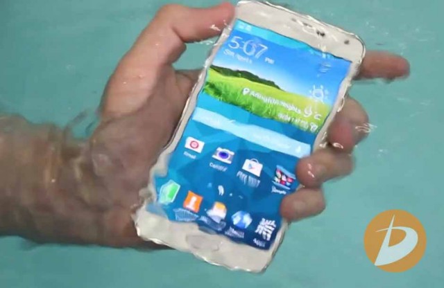 Chống nước sẽ thành chuẩn chung cho smartphone vào 2015 - Di Động Thông Minh