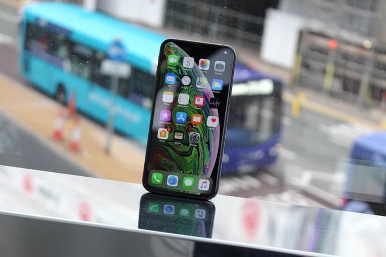 Hơn một tháng dùng iPhone XS Max Lock, tôi đã hối tiếc vì....