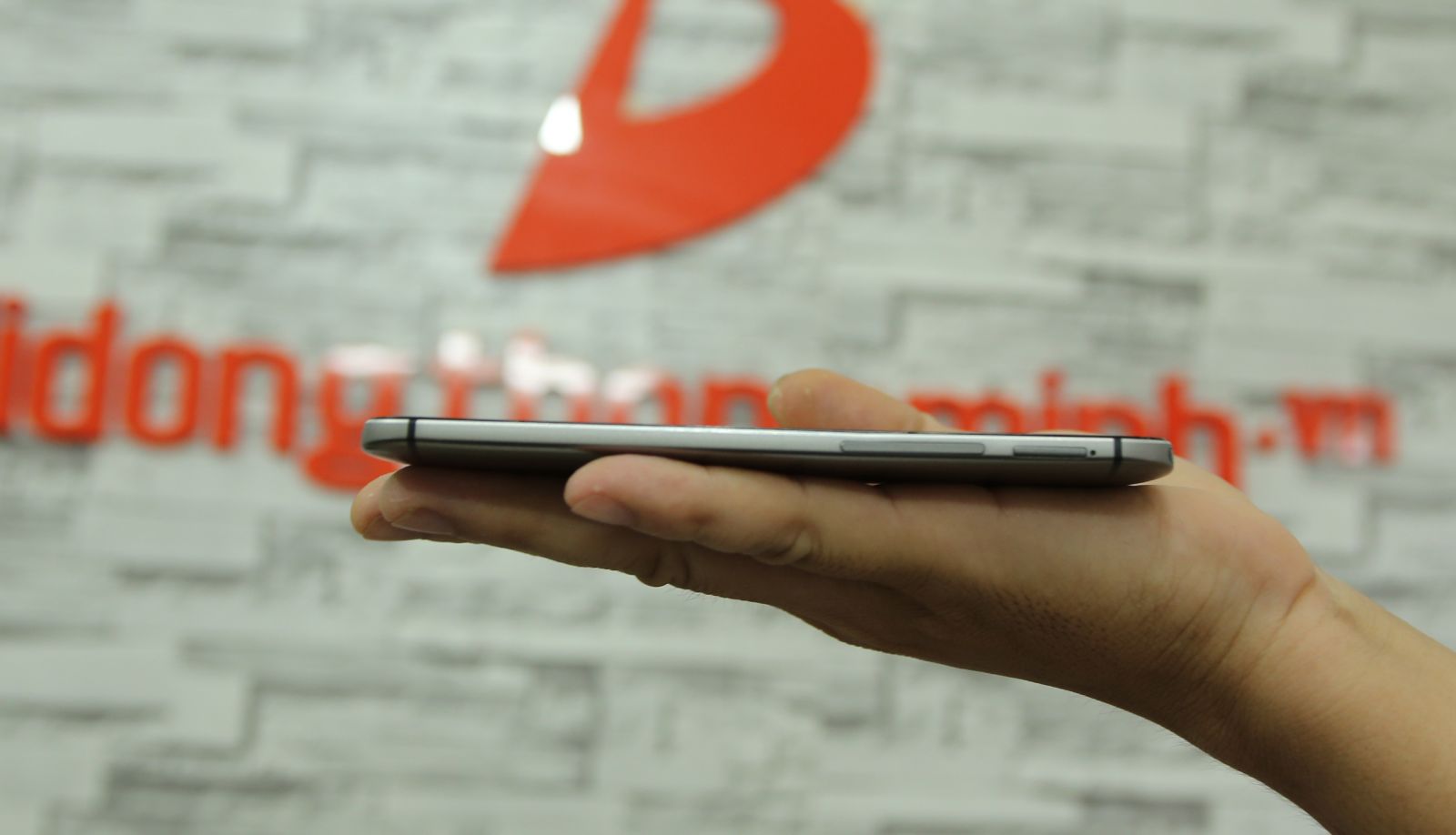 Những hình ảnh thật HTC ONE M8 cũ (đẹp như mới) tại DDTM