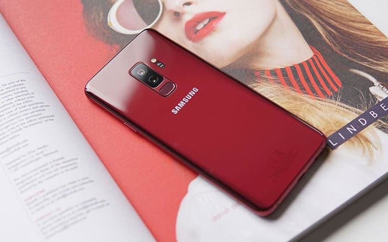 Sở hữu những Smartphone màu đỏ đẹp mê mẩn để đón Tết