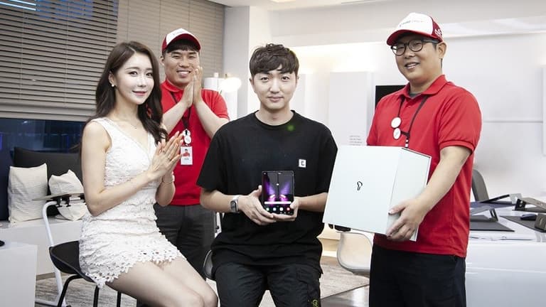Samsung Galaxy Fold ra mắt: 1000 chiếc bán hết sau vài giờ !