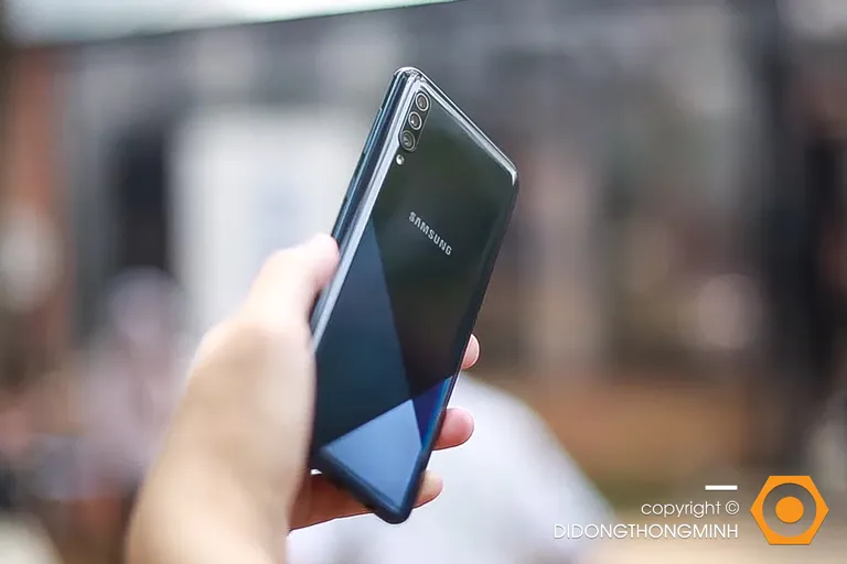 Samsung Galaxy A30s sở hữu viên pin Li-Po 4000 mAh 