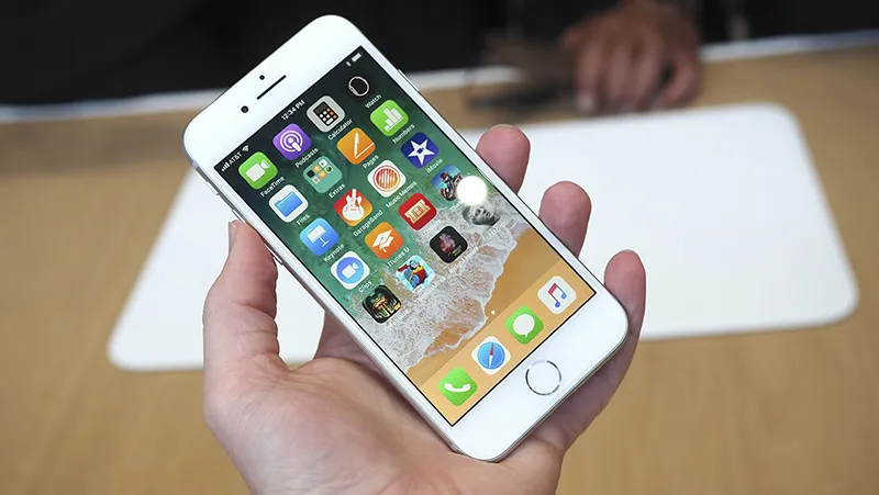Giá iPhone 8 mới nhất tháng 11, đại lý tung khuyến mại xả kho cuối năm