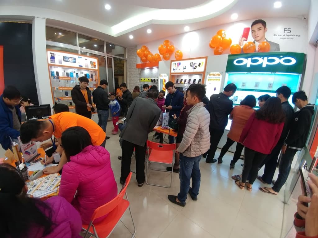 Đông đảo khách tìm mua Xiaomi tại 12 Điện Biên Phủ - mua xiaomi tại hải phòng