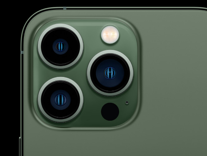 iPhone 13 series màu xanh 