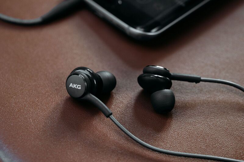 S10 AKG