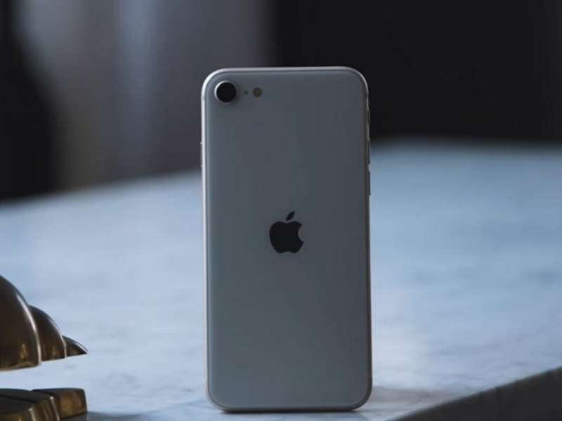 iPhone 8 64GB cũ sở hữu dung lượng pin khiêm tốn và hỗ trợ sạc không dây