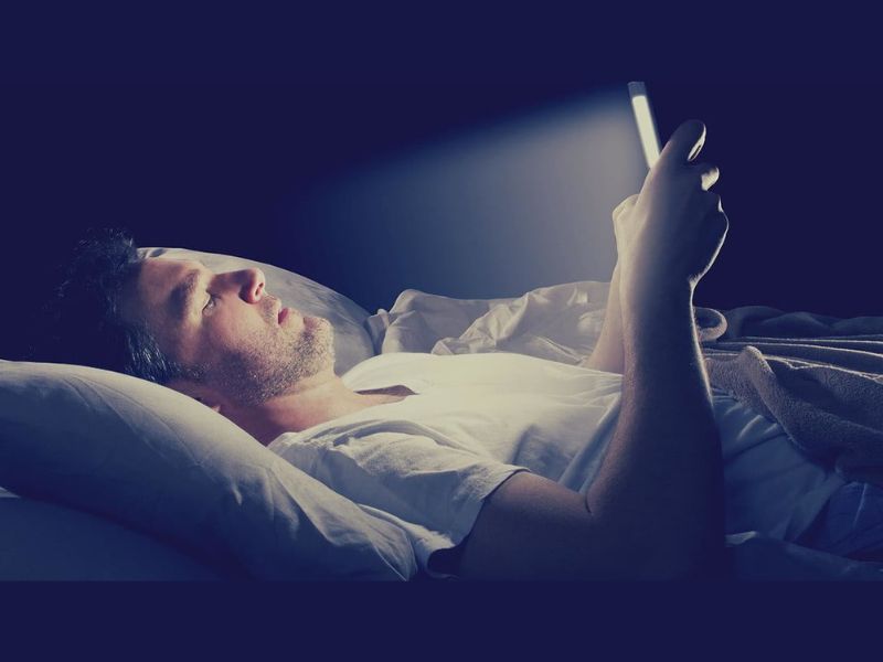 chế độ Giờ đi ngủ được làm mờ màn hình để mắt bạn thích nghi với bóng tối và bạn sẽ dễ dàng có chất lượng giấc ngủ tốt hơn.