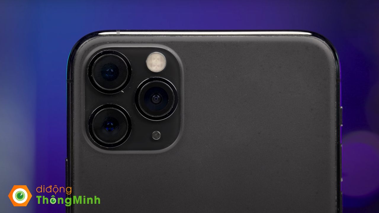 iPhone 11 Pro Max bao gồm 3 camera sau