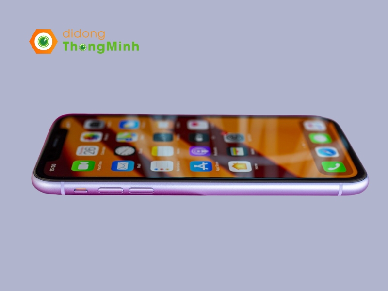 iPhone 11 có viền màn hình khá dày