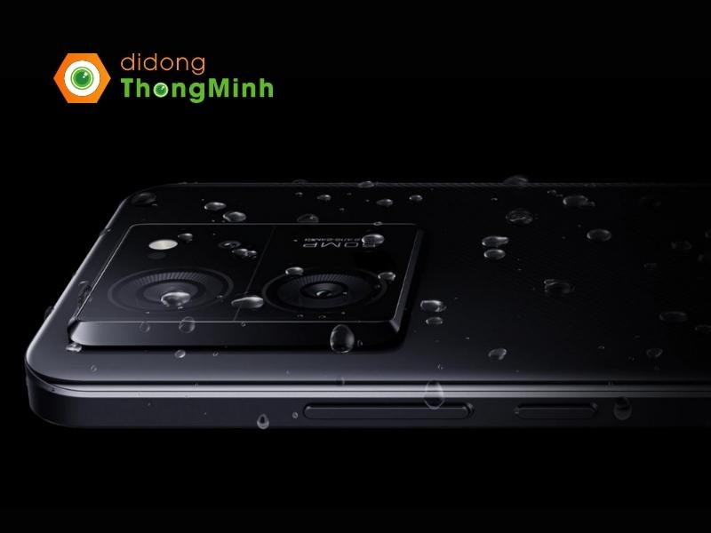 60 Ultra 5G 12GB/256GBcòn ghi điểm nhờ khả năng chống nước kháng bụi chuẩn IP68 mà các thế hệ trước chưa có