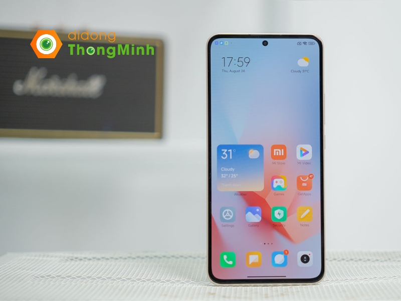 Redmi K60 Ultra được trang bị tấm nền OLED, hỗ trợ hiển thị 68 tỷ