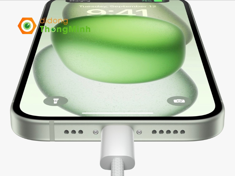 iPhone 15 Plus sử dụng sạc USB-C để nạp năng lượng