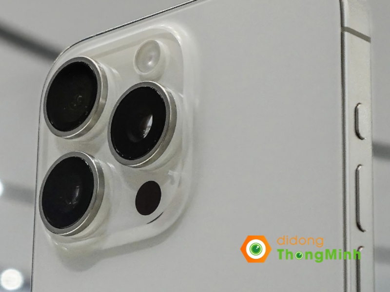iPhone 15 Pro cũng không có thay đổi đáng kể nào về hệ thống camera