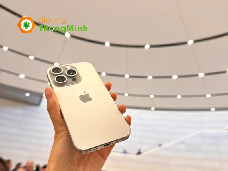 Chất liệu khung titan trên iPhone 15 Pro Max 1TB chính là điểm sáng của lần ra mắt này