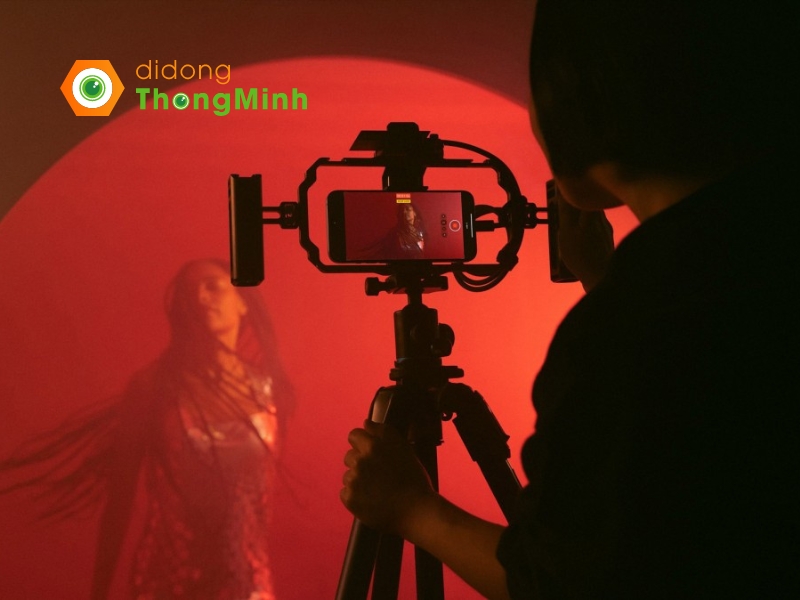 Apple khiến các tín đồ công nghệ dành nhiều lời khen khi 15 Pro Max 1TB có thể kết nối với ổ cứng bên ngoài nhằm quay phim mà không lo đầy bộ nhớ