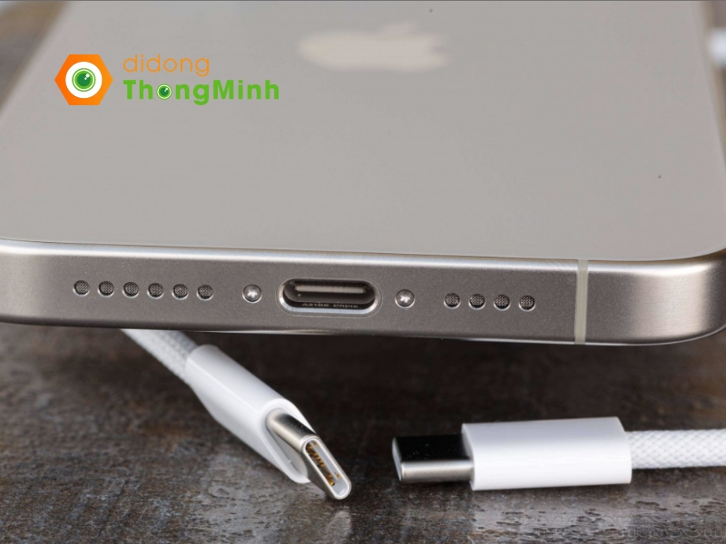 Khách hàng khi mua iPhone 15 sẽ nhận được sạc USB-C có sẵn trong hộp