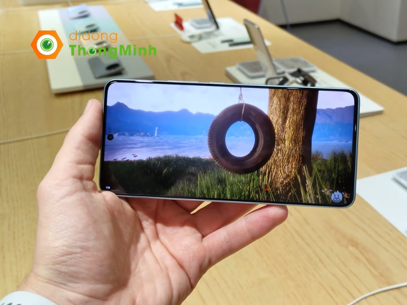 Xiaomi đã trang bị cho Redmi Note 13 Pro một màn hình OLED với khả năng hiển thị 68 tỷ màu, tốc độ làm mới 120Hz