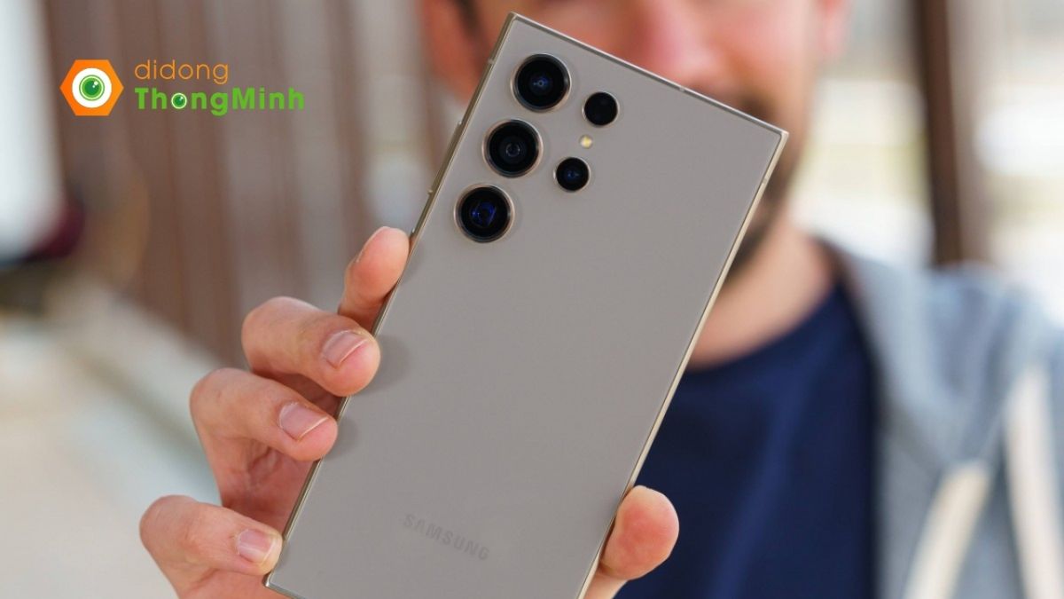 Khung titan có khả năng chống trầy xước tốt hơn cũng như giá trị thẩm mỹ hấp dẫn hơn