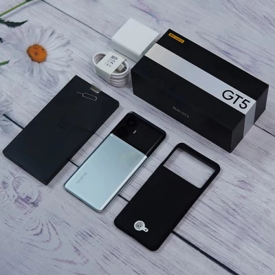 Realme gt5 12GB/256GB 150Wケース付き　美品 Realme gt5 12GB/256GB 150Wケース付き 美品 スマートフォン